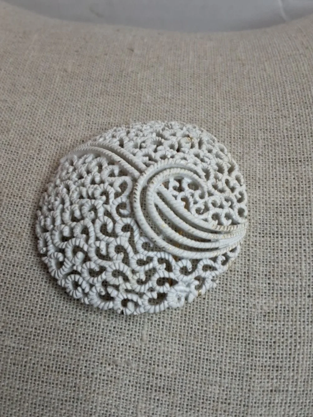 VTG Trifari filigree brooch‎